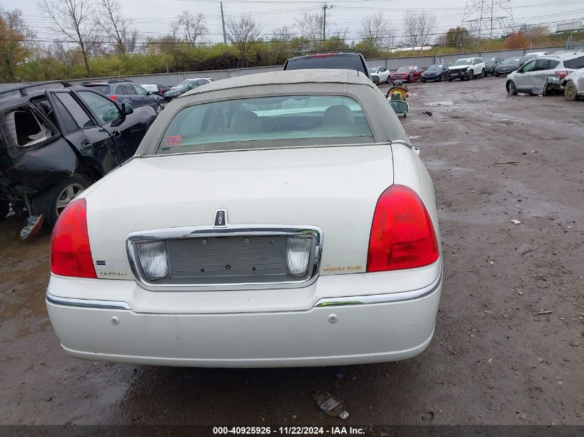 2004 Lincoln Town Car Ultimate VIN: 1LNHM83W34Y630796 Lot: 40925926