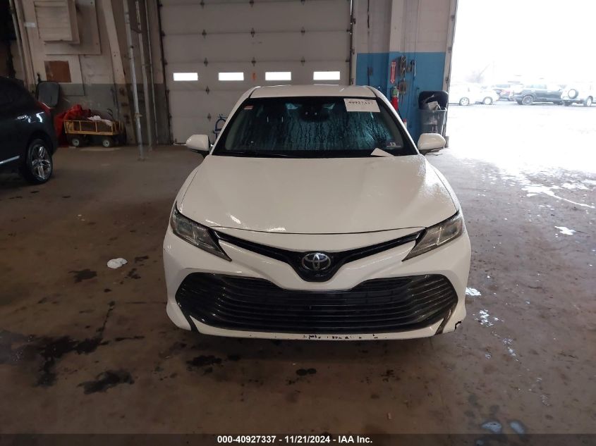 2018 Toyota Camry Le VIN: 4T1B11HK2JU153163 Lot: 40927337