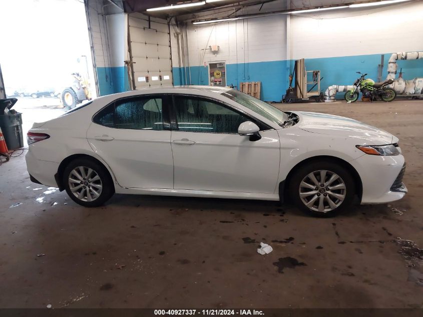 2018 Toyota Camry Le VIN: 4T1B11HK2JU153163 Lot: 40927337