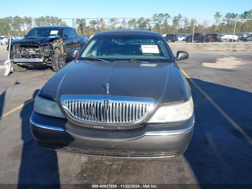 2005 Lincoln Town Car Signature VIN: 1LNHM81W05Y616066 Lot: 40927926