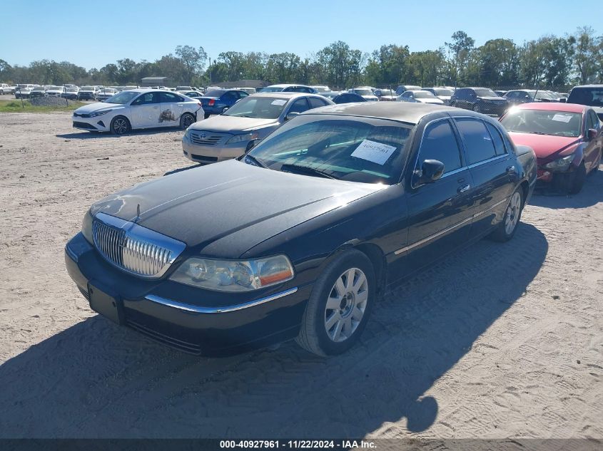 2005 Lincoln Town Car Executive L VIN: 1LNHM84W55Y624532 Lot: 40927961