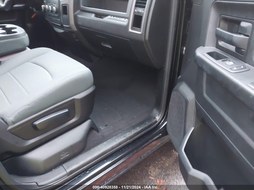 1C6RR7FT4KS747364 2019 RAM 1500 photo no. 5