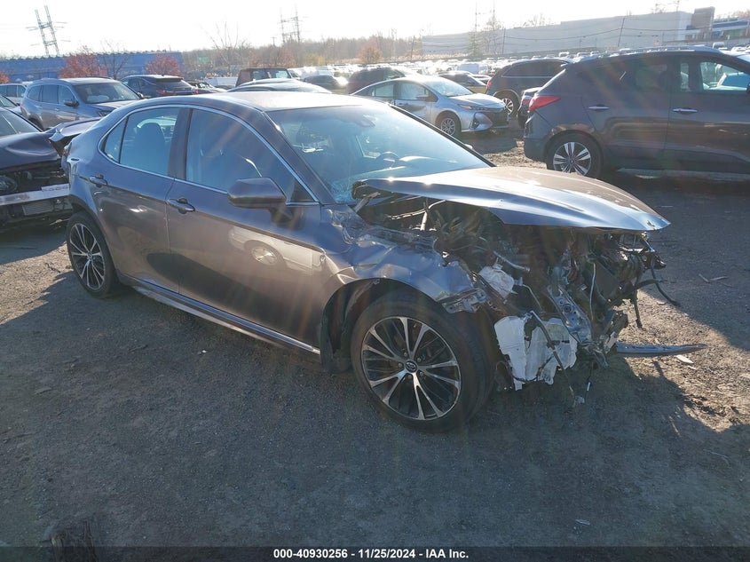2018 TOYOTA CAMRY VIN: 4T1B11HK0JU115396