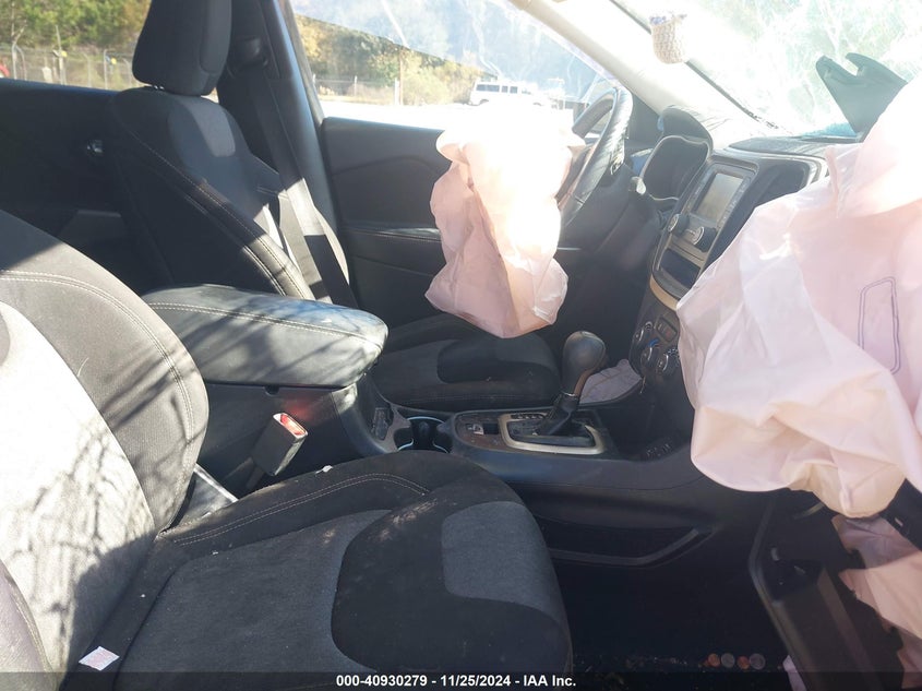 2018 JEEP CHEROKEE LATITUDE FWD - 1C4PJLCB8JD553273