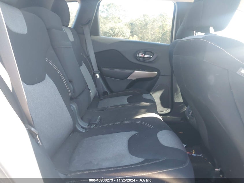 2018 JEEP CHEROKEE LATITUDE FWD - 1C4PJLCB8JD553273