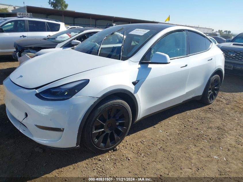 VIN 7SAYGDEE1NF554234 2022 TESLA MODEL Y no.2