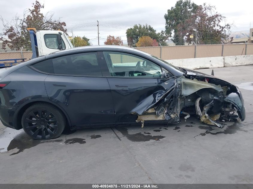 2024 Tesla Model Y Long Range Dual Motor All-Wheel Drive VIN: 7SAYGDEE6RF025657 Lot: 40934875