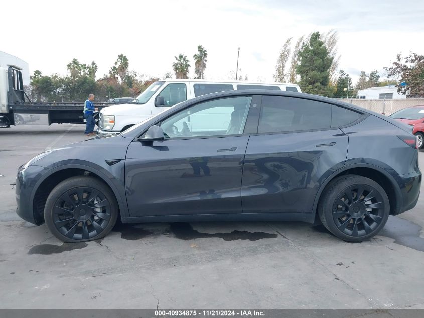 2024 Tesla Model Y Long Range Dual Motor All-Wheel Drive VIN: 7SAYGDEE6RF025657 Lot: 40934875