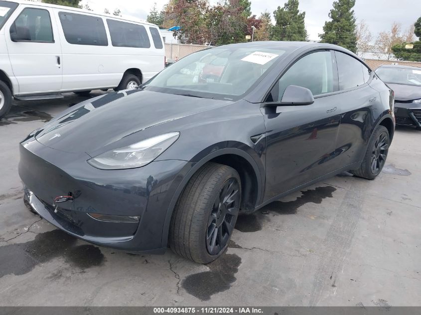 2024 Tesla Model Y Long Range Dual Motor All-Wheel Drive VIN: 7SAYGDEE6RF025657 Lot: 40934875