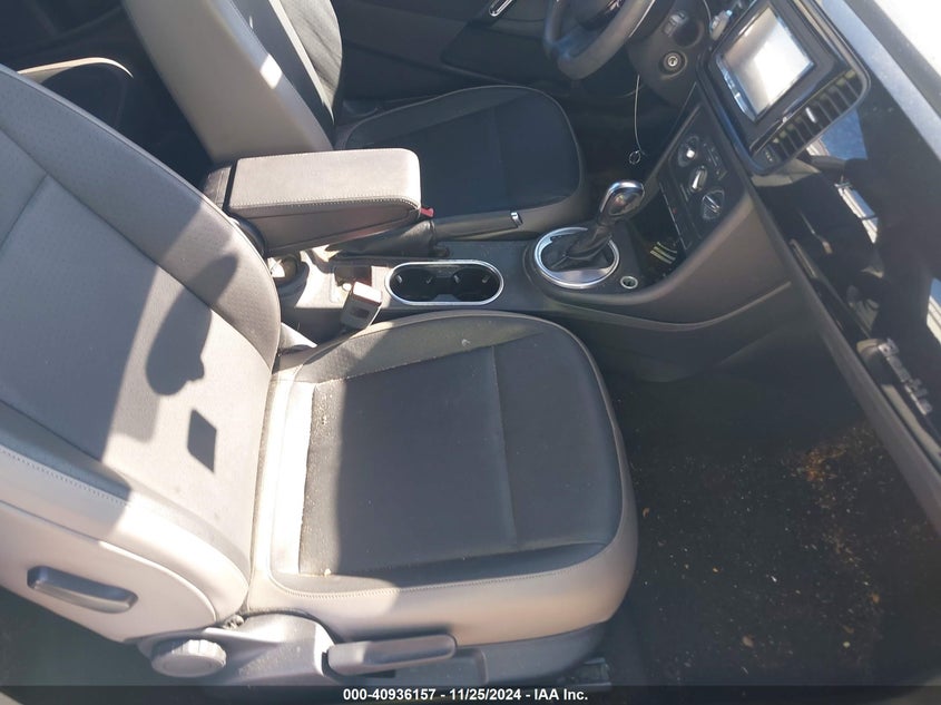 2015 VOLKSWAGEN BEETLE 1.8T FLEET EDITION - 3VWF17AT5FM643018