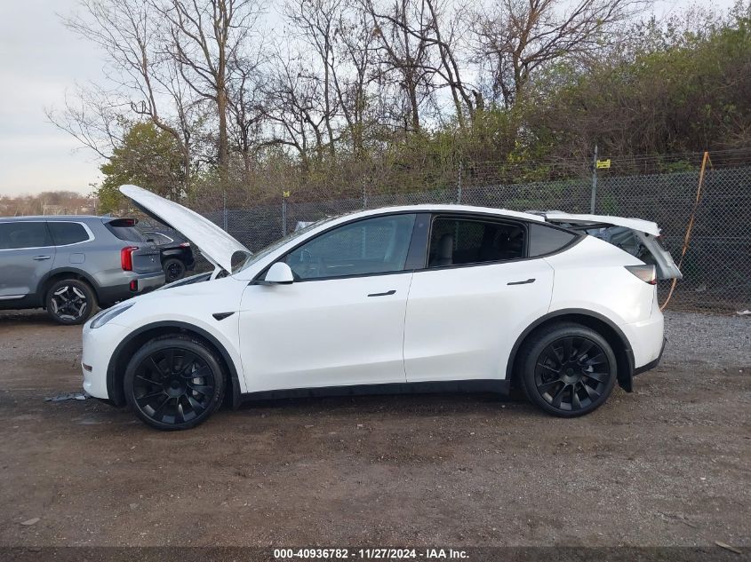 VIN 7SAYGDEE3NA018401 2022 Tesla Model Y, Long Rang... no.14