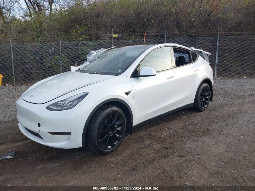 VIN 7SAYGDEE3NA018401 2022 Tesla Model Y, Long Rang... no.2