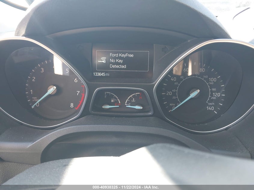 VIN 1FMCU0JD1HUE29540 2017 FORD ESCAPE TITANIUM