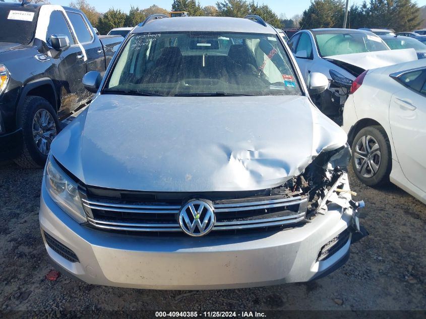 2018 Volkswagen Tiguan Limited 2.0T VIN: WVGAV7AX4JK000403 Lot: 40940385