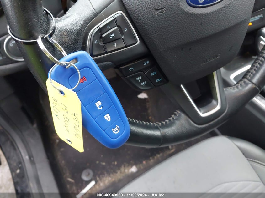 VIN 1FMCU9GD0KUA45848 2019 FORD ESCAPE SE