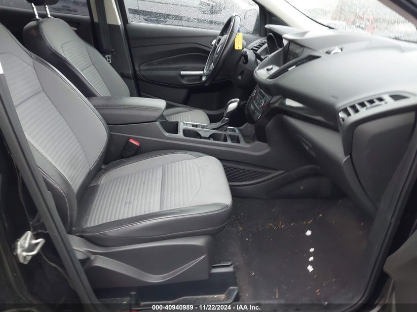 VIN 1FMCU9GD0KUA45848 2019 FORD ESCAPE SE