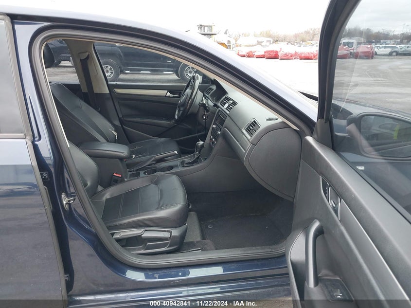 2014 VOLKSWAGEN PASSAT VIN: 1VWAT7A31EC074687
