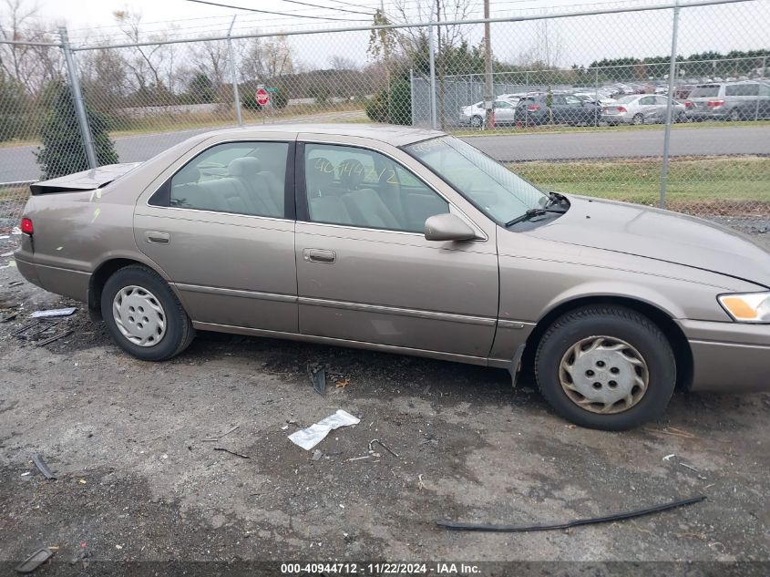 1999 Toyota Camry Le VIN: JT2BG22KXX0335395 Lot: 40944712