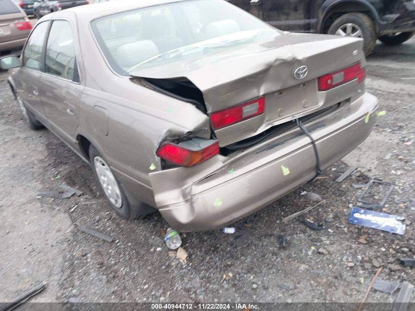 1999 Toyota Camry Le VIN: JT2BG22KXX0335395 Lot: 40944712