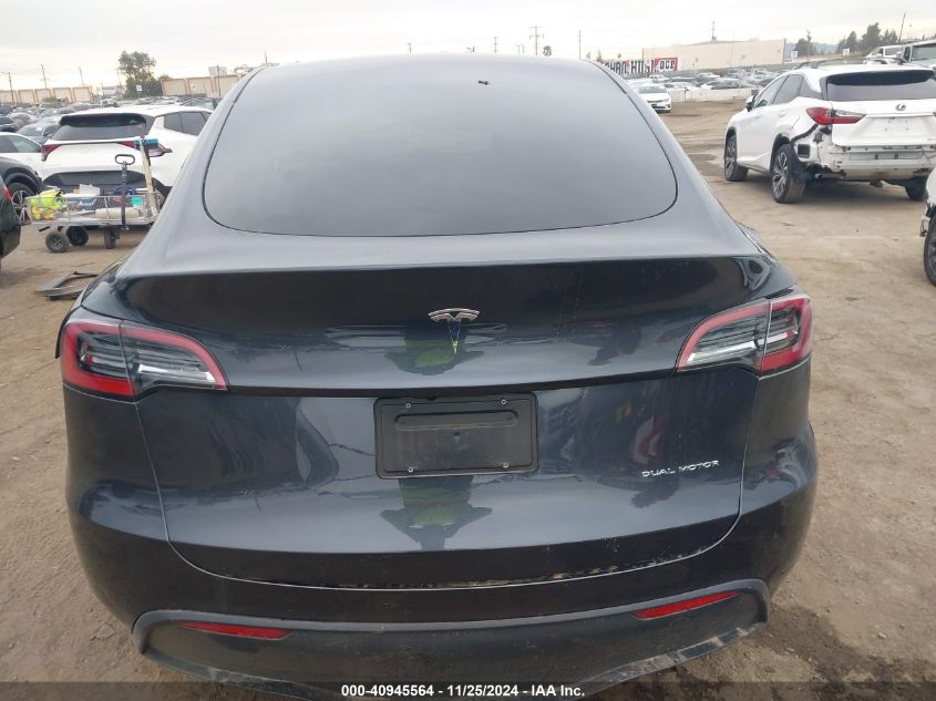 2024 Tesla Model Y VIN: 7SAYGDEEXRA237667 Lot: 40945564