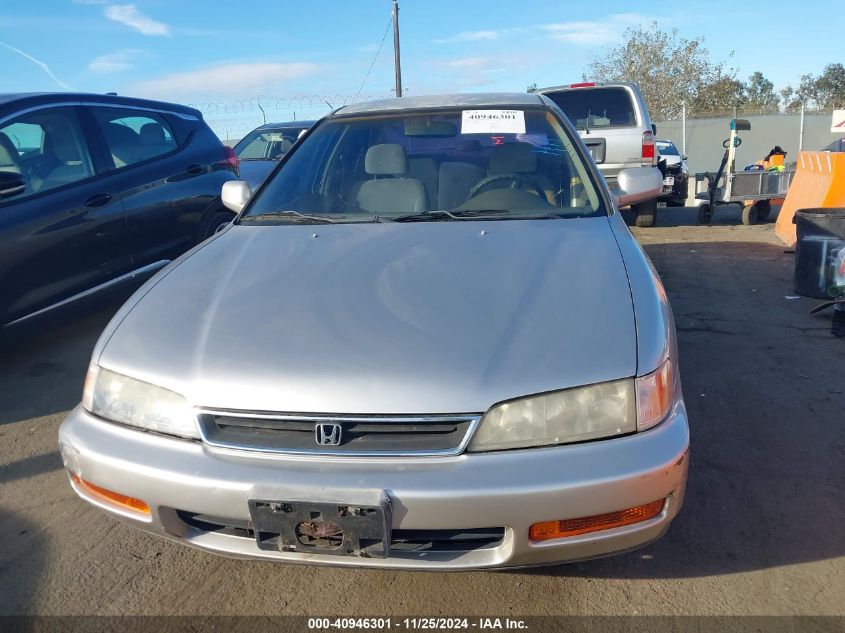 1996 Honda Accord Value VIN: 1HGCD5698TA268671 Lot: 40946301