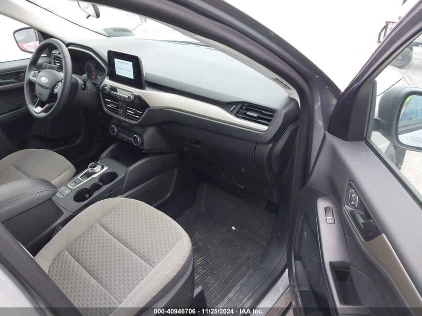 VIN 1FMCU0G66NUB32607 2022 FORD ESCAPE SE