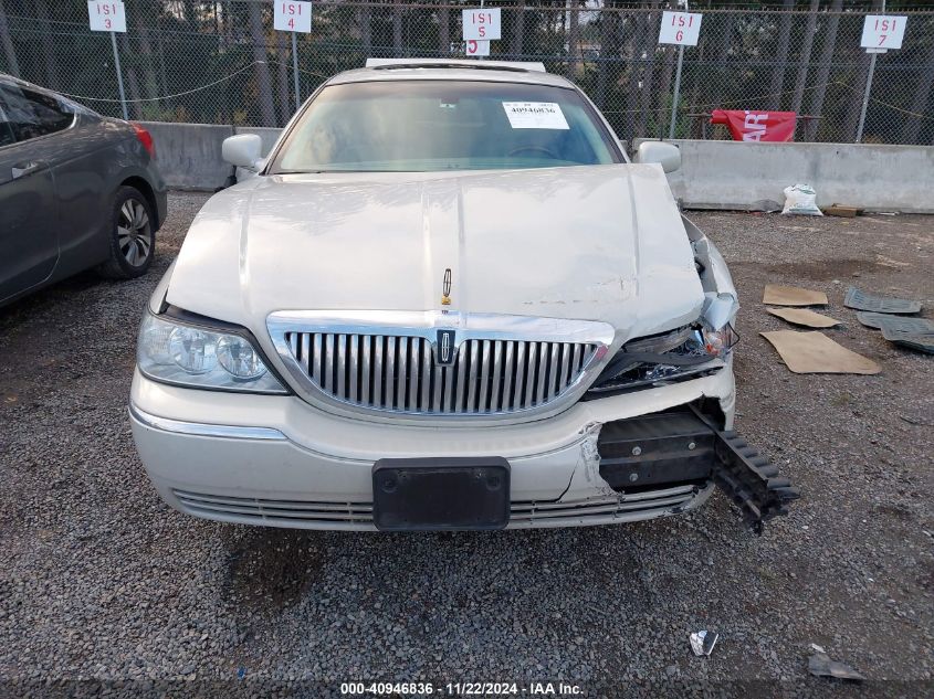 2007 Lincoln Town Car Signature Limited VIN: 1LNHM82V67Y611821 Lot: 40946836