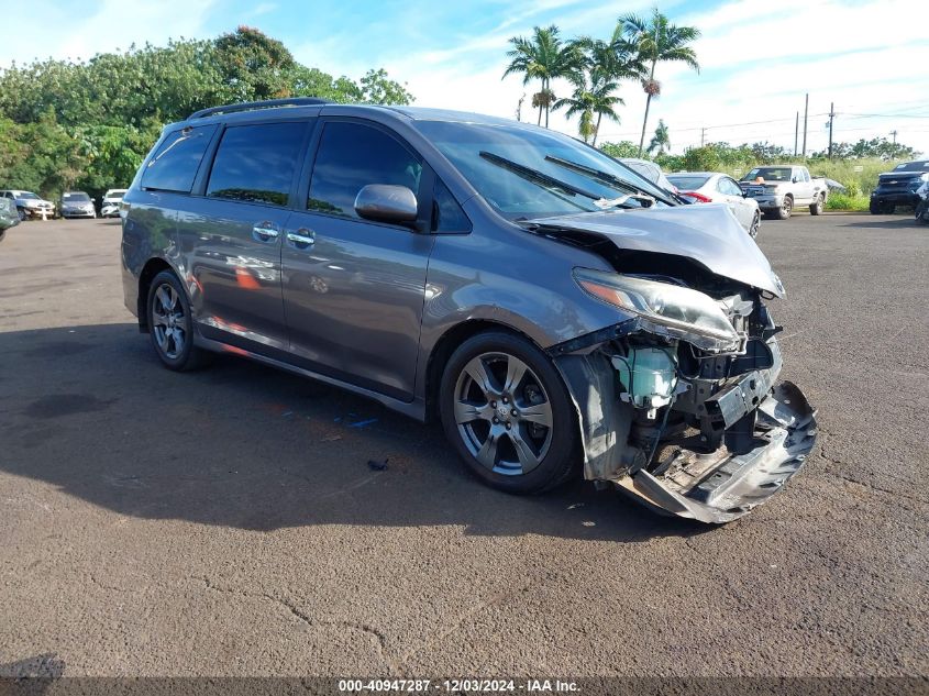 VIN 5TDXZ3DC4HS773735 2017 TOYOTA SIENNA no.1