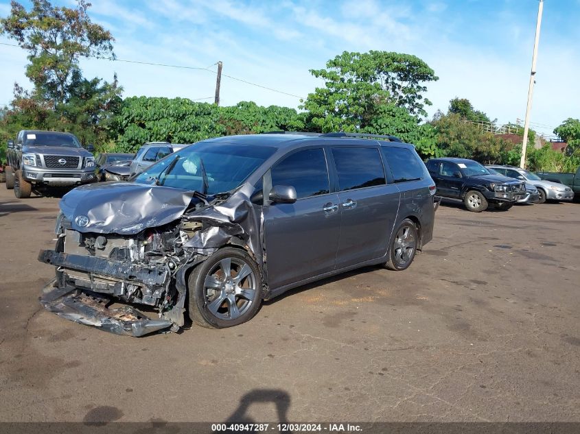 VIN 5TDXZ3DC4HS773735 2017 TOYOTA SIENNA no.2