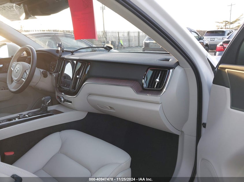 VIN YV4102RK6M1834551 2021 VOLVO XC60 T5 MOMENTUM