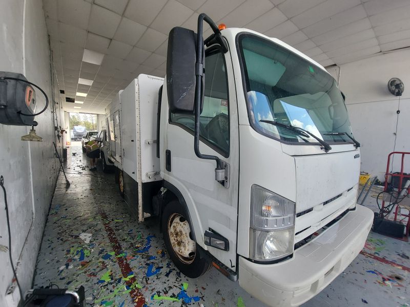 2014 Isuzu Npr Gas Reg VIN: 54DC4W1B9ES804101 Lot: 40947518