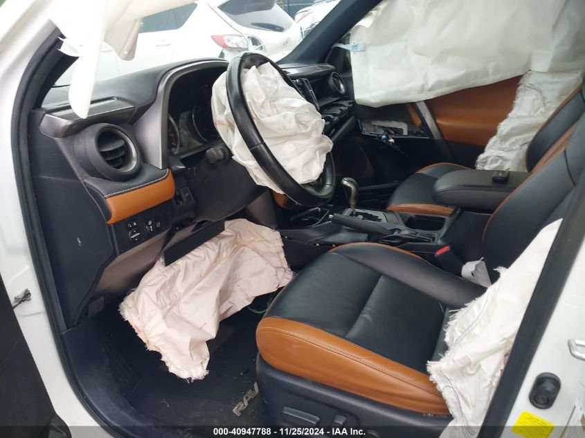 2016 TOYOTA RAV4 SE - JTMNFREV4GJ084552