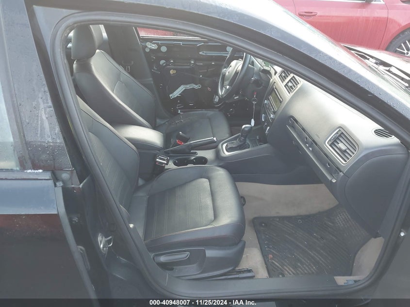 2011 VOLKSWAGEN JETTA VIN: 3VWDZ7AJ3BM375952