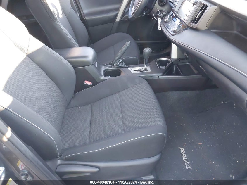 2018 TOYOTA RAV4 XLE VIN: 2T3RFREV5JW706098