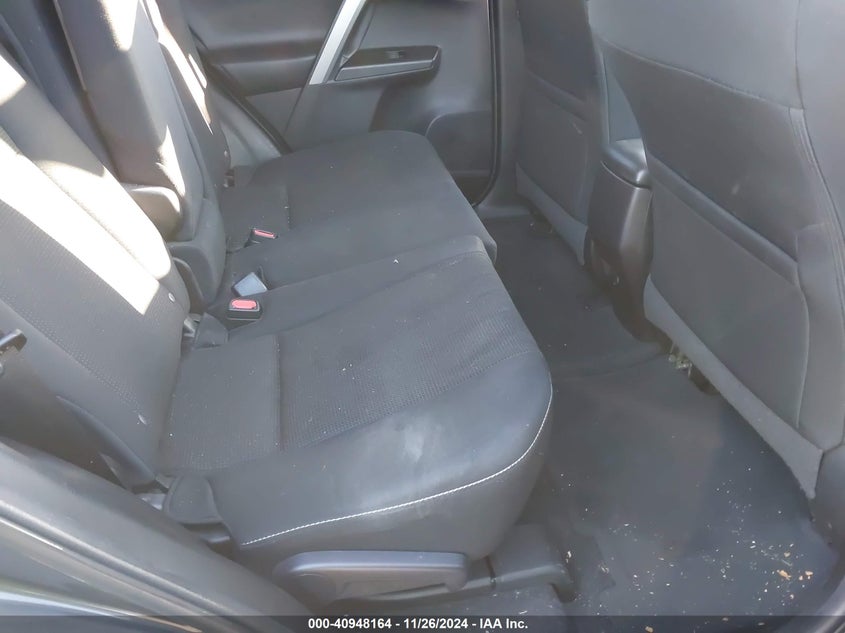 2018 TOYOTA RAV4 XLE VIN: 2T3RFREV5JW706098