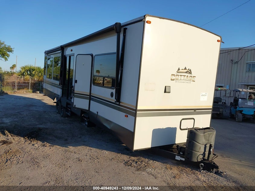 2022 CHALET OTHER  (VIN: 4X4TCRS29NS229032)