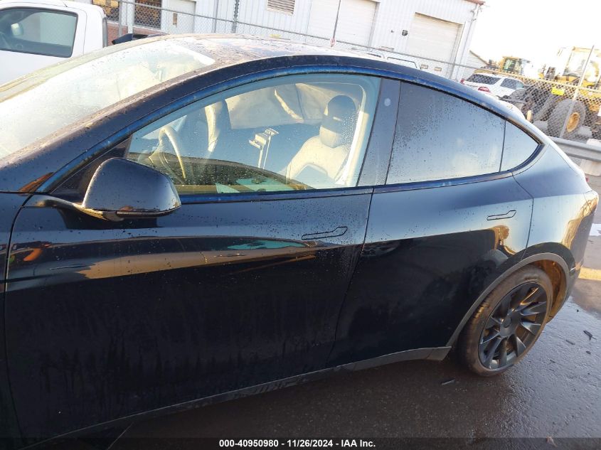 2022 Tesla Model Y Long Range Dual Motor All-Wheel Drive VIN: 7SAYGAEE1NF393351 Lot: 40950980