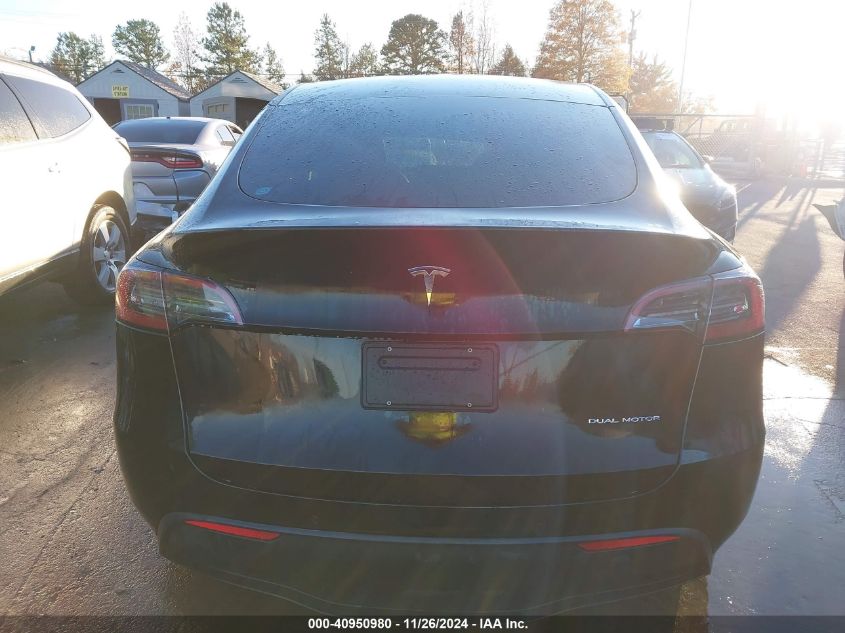 2022 Tesla Model Y Long Range Dual Motor All-Wheel Drive VIN: 7SAYGAEE1NF393351 Lot: 40950980