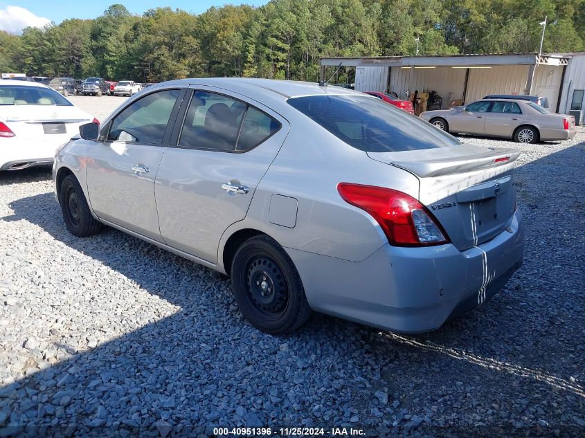 VIN 3N1CN7APXJL879307 2018 Nissan Versa, 1.6 SV no.3