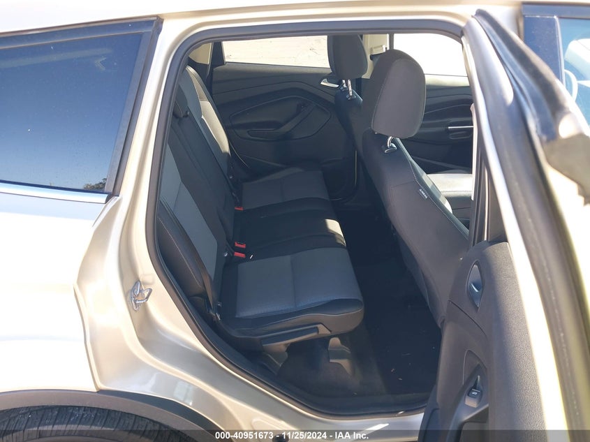 VIN 1FMCU0GD3HUD91901 2017 FORD ESCAPE SE