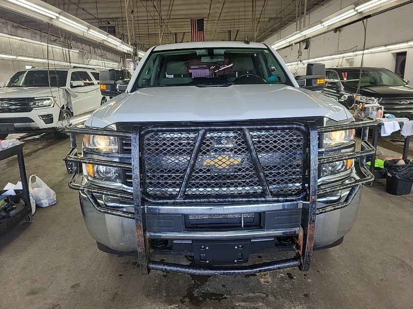 2018 Chevrolet Silverado K2500 Heavy Duty VIN: 1GC1KUEG2JF231606 Lot: 40952465