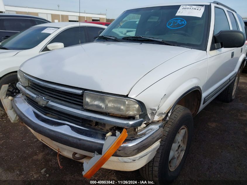 1998 Chevrolet Blazer Ls VIN: 1GNDT13WXWK172328 Lot: 40953842