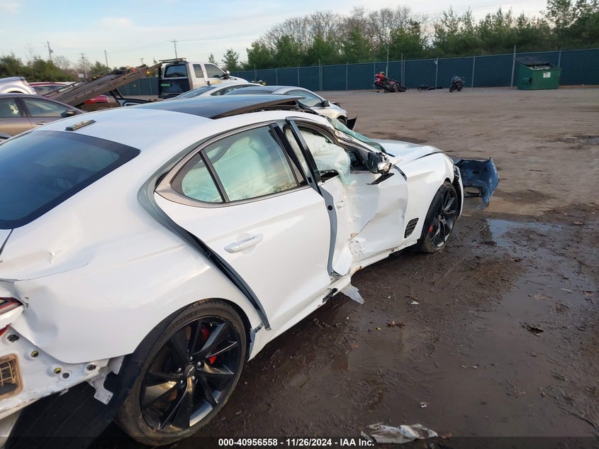 2022 GENESIS G70 3.3T AWD KMTG54TE6NU101852