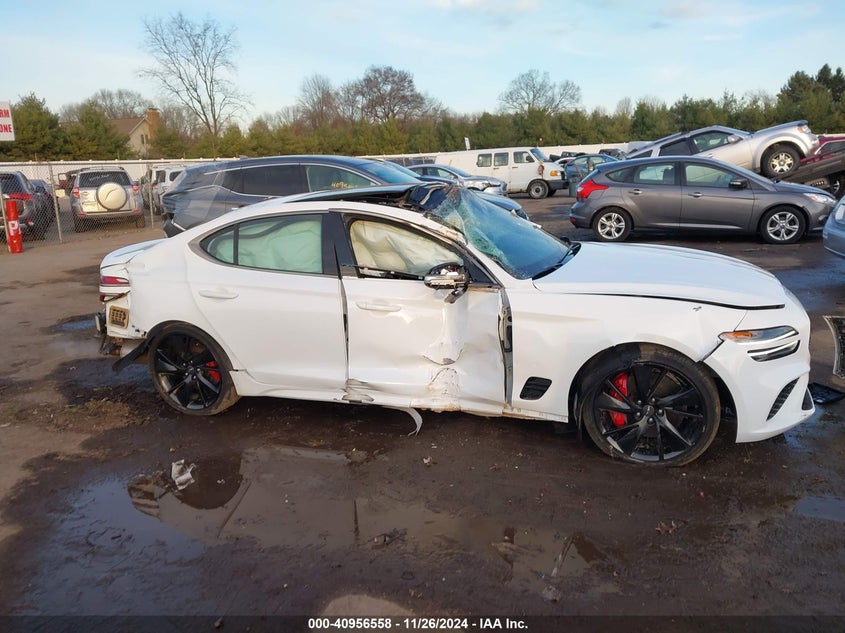 2022 GENESIS G70 3.3T AWD KMTG54TE6NU101852