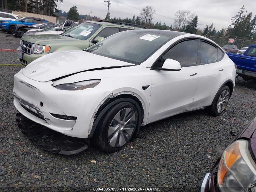 VIN 7SAYGDEE8PF686040 2023 TESLA MODEL Y no.2