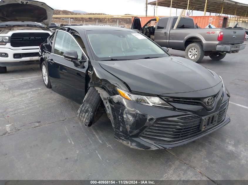 VIN 4T1B11HK3JU627668 2018 TOYOTA CAMRY no.1