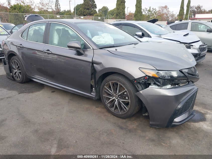 2022 TOYOTA CAMRY  (VIN: 4T1G11AKXNU672192)