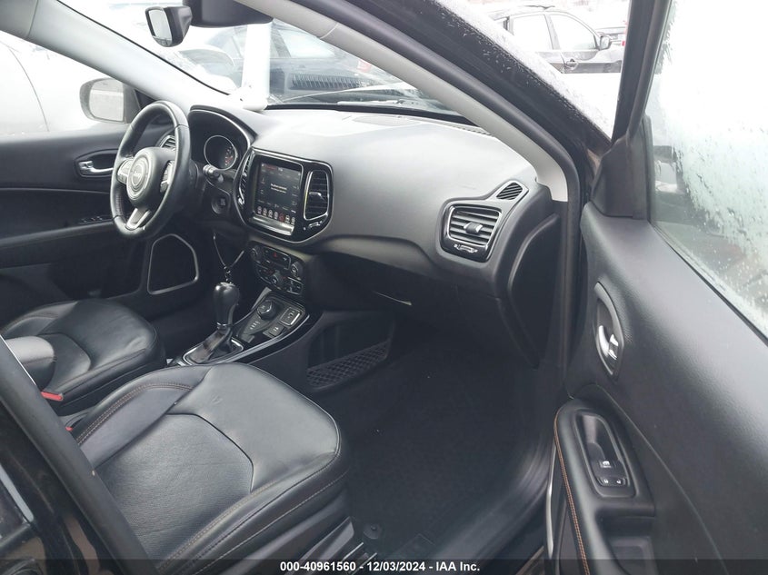 VIN 3C4NJDCB8JT373850 2018 JEEP COMPASS LIMITED 4X4