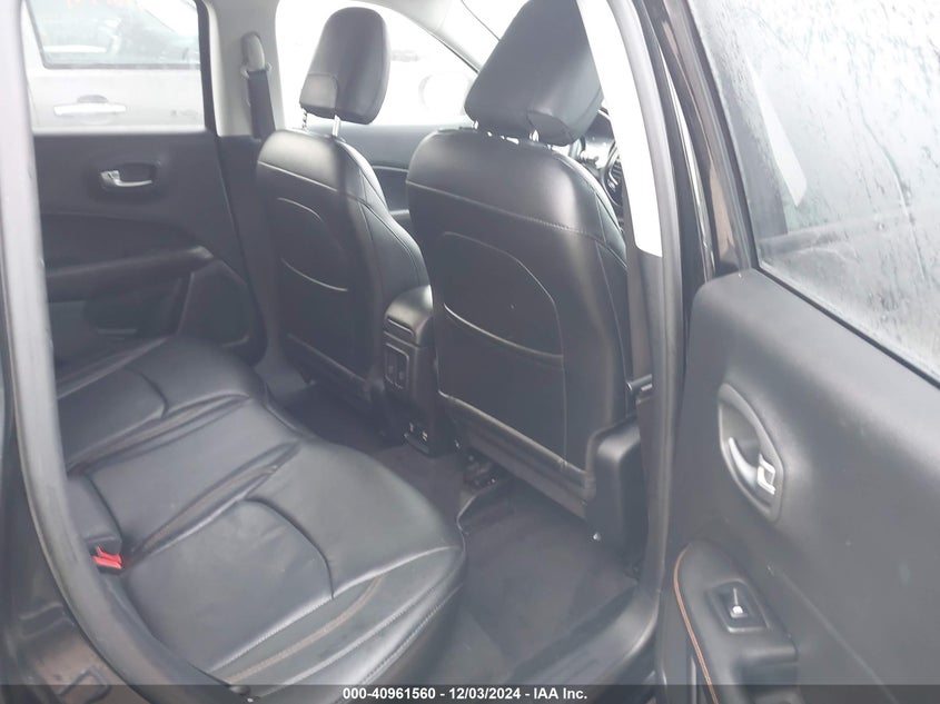 VIN 3C4NJDCB8JT373850 2018 JEEP COMPASS LIMITED 4X4