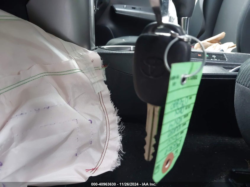 2016 TOYOTA RAV4 LE - JTMZFREV2GJ076290